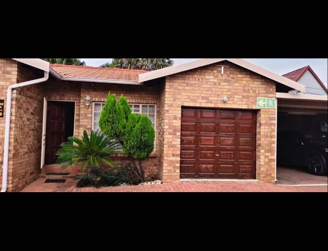 3 BEDROOM TOWNHOUSE FOR SALE IN NEW REDRUTH